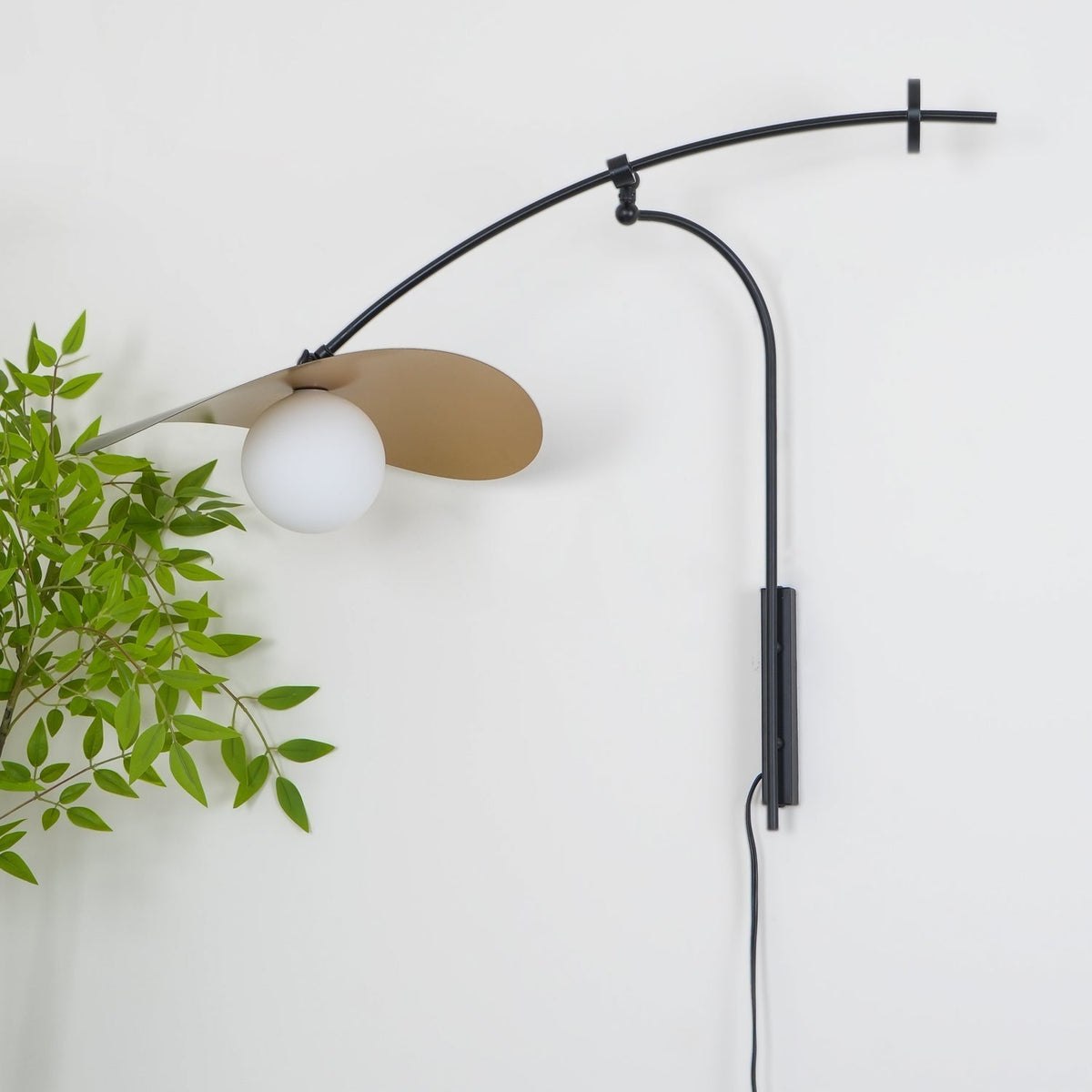 Tirove minimalistisk væglampe i glas