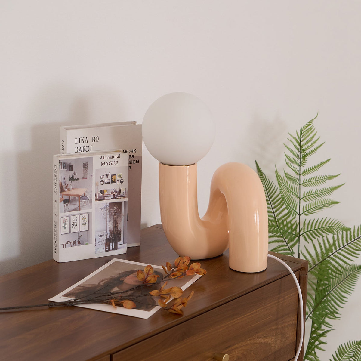 Soreeon lampa lekfull N-form helt vit
