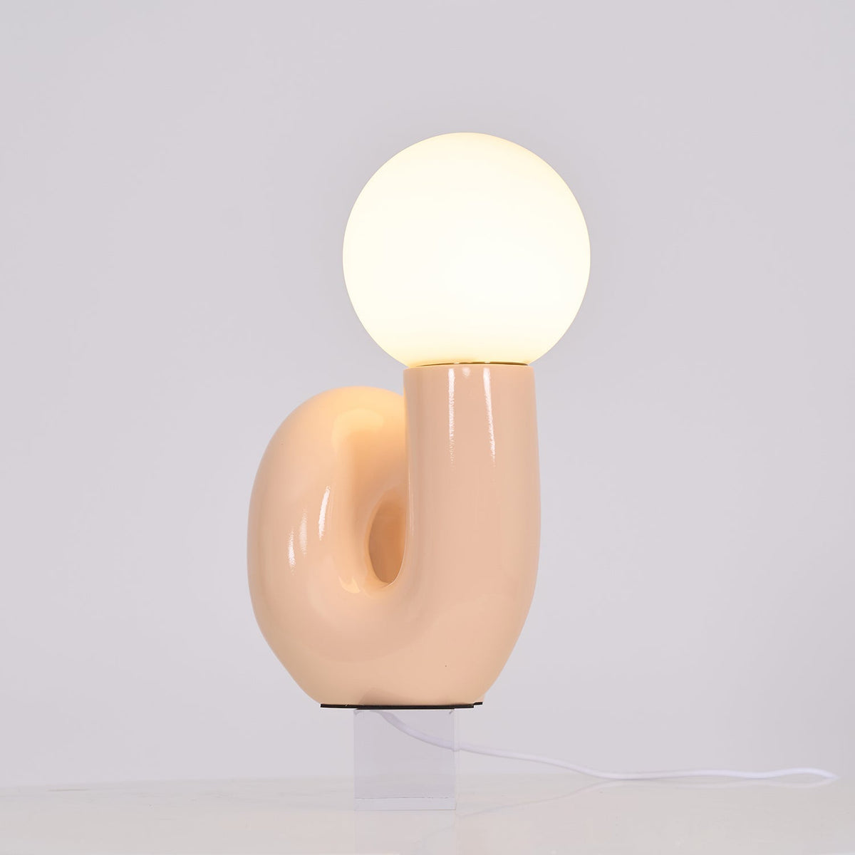 Soreeon lampa lekfull N-form helt vit