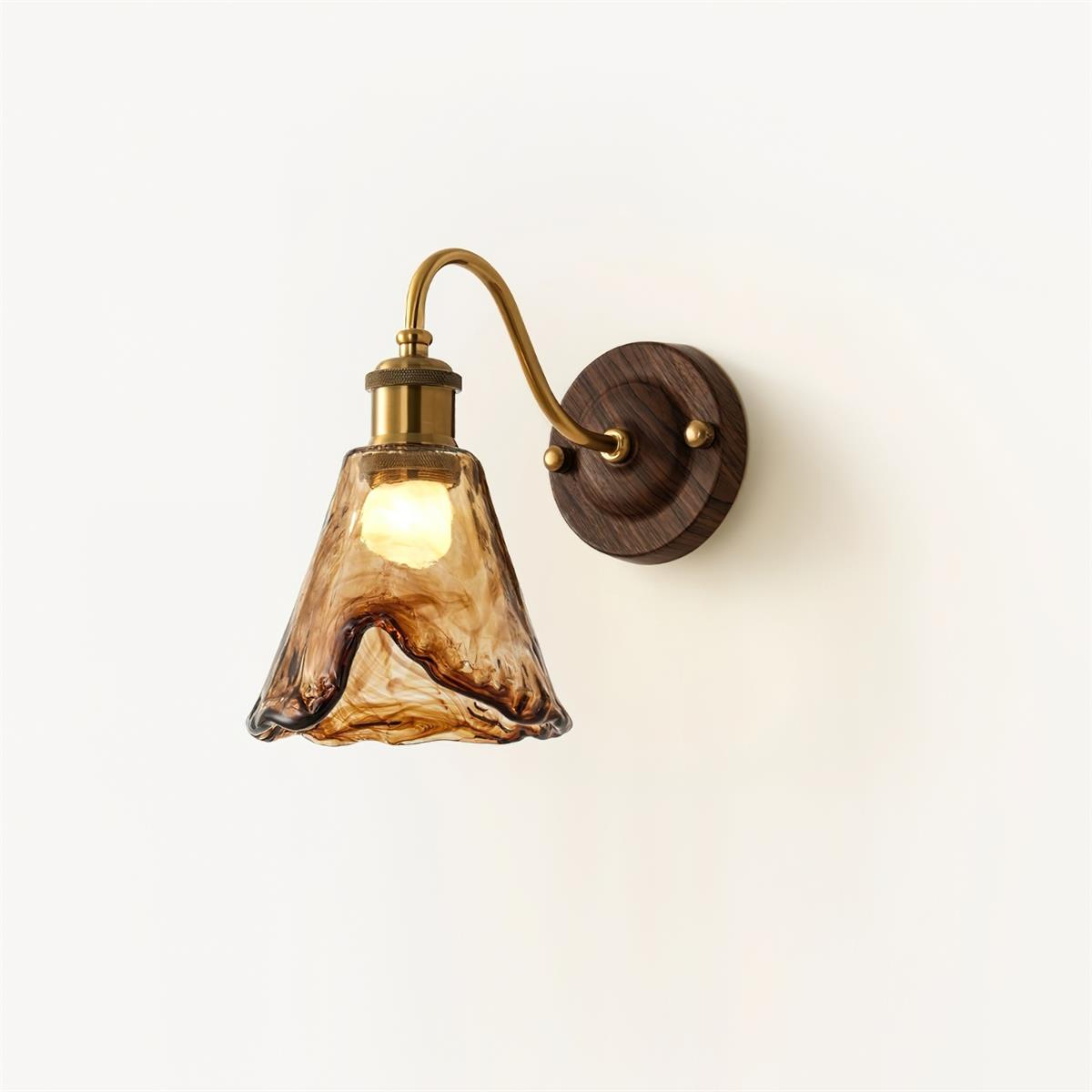 Nalia væglampe med ravfarvet glas, valnød og guld, vintage