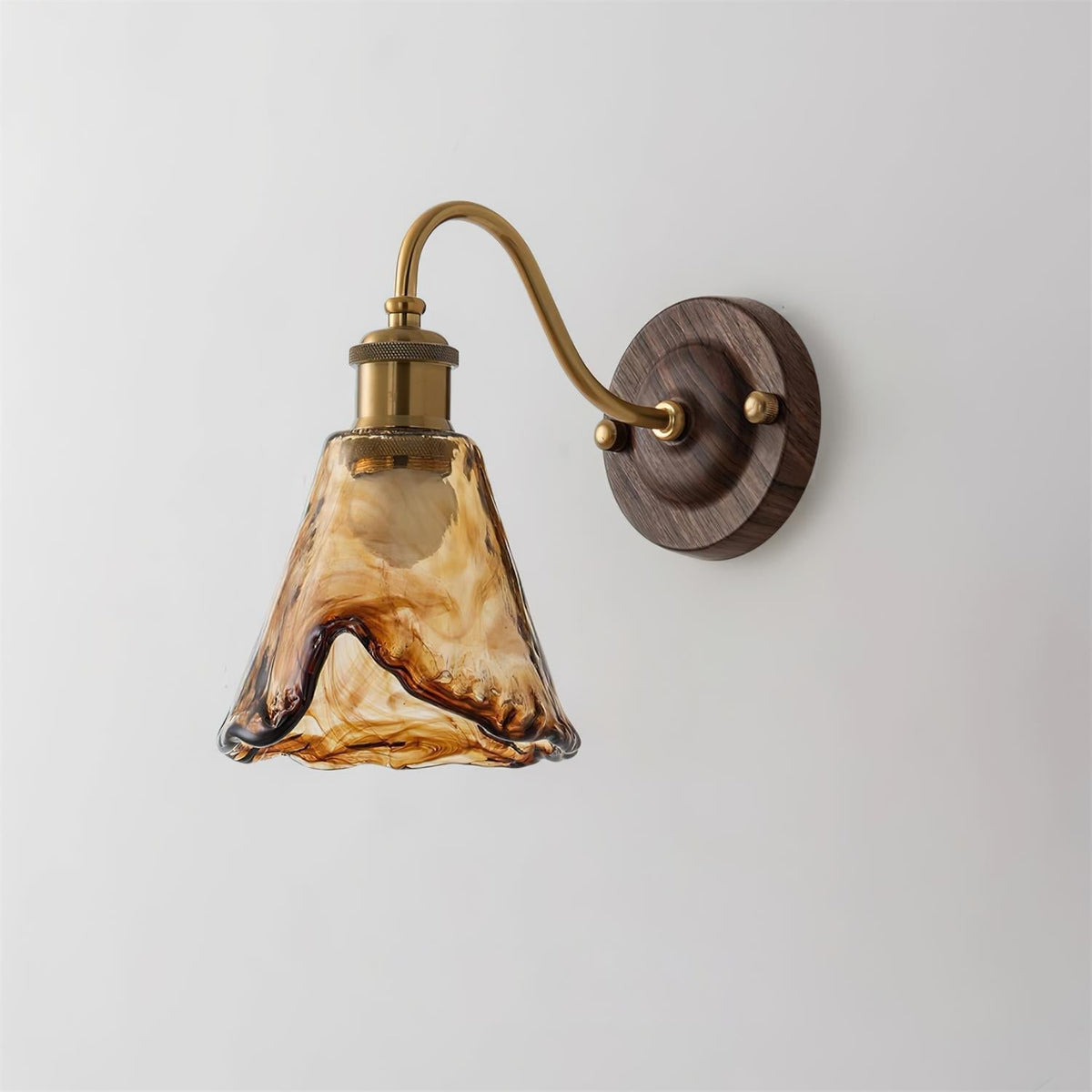 Nalia væglampe med ravfarvet glas, valnød og guld, vintage