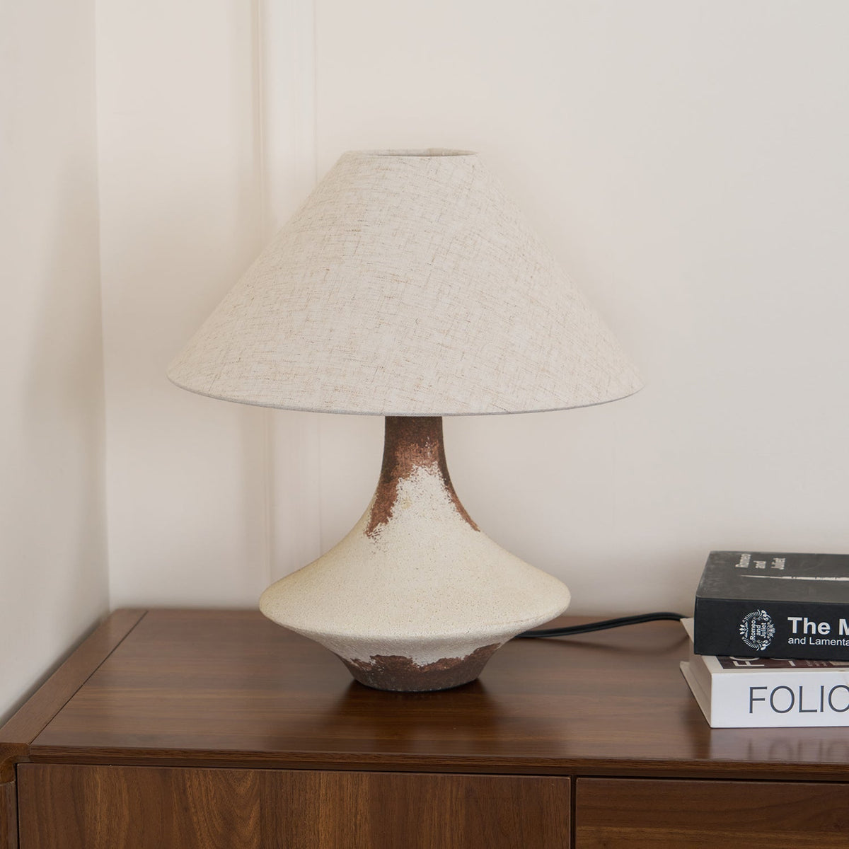 Navoer kunstnerisk bordlampe i stof