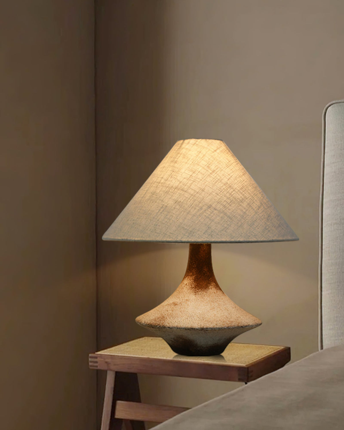 Navoer kunstnerisk bordlampe i stof