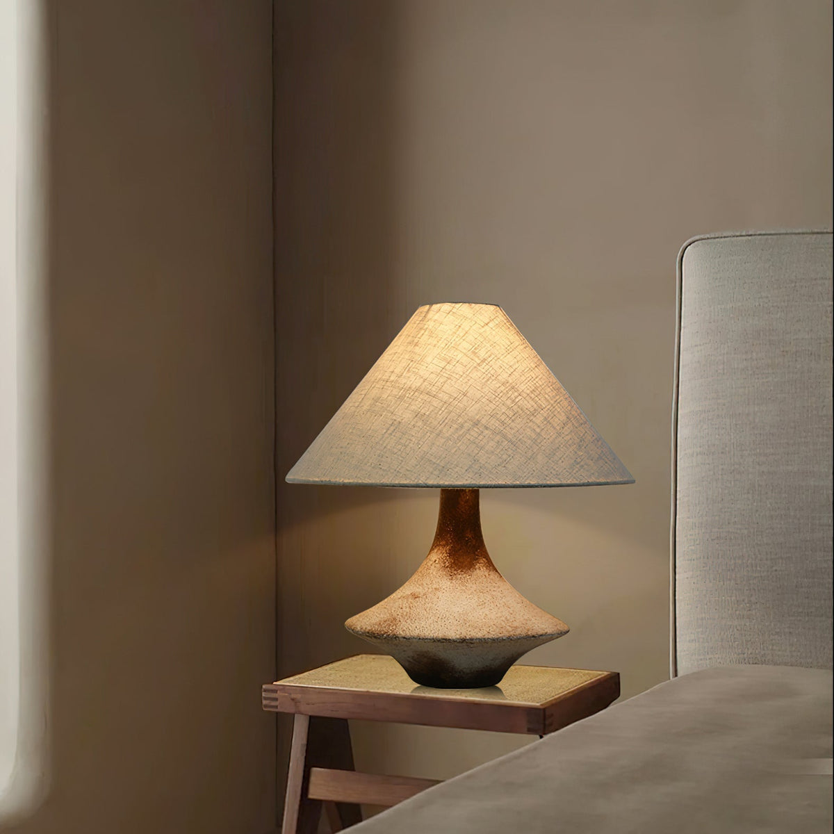 Navoer kunstnerisk bordlampe i stof