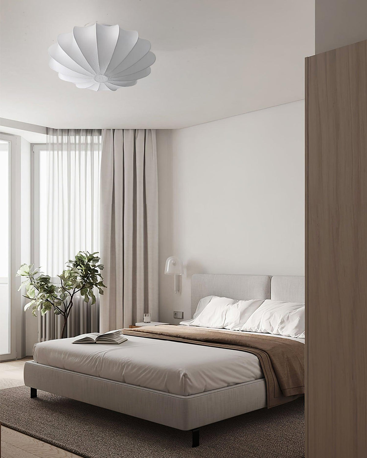 Candeeiro de teto de tecido Miriveria com estrutura escultórica em forma de concha, elegante