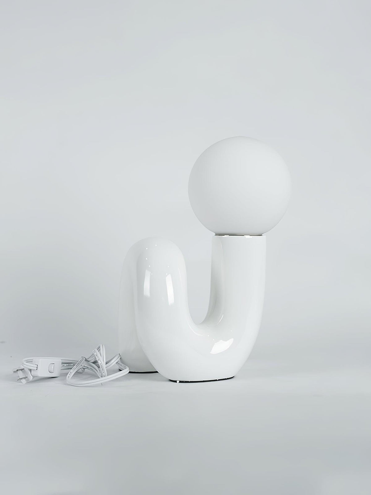 Soreeon lampa lekfull N-form helt vit