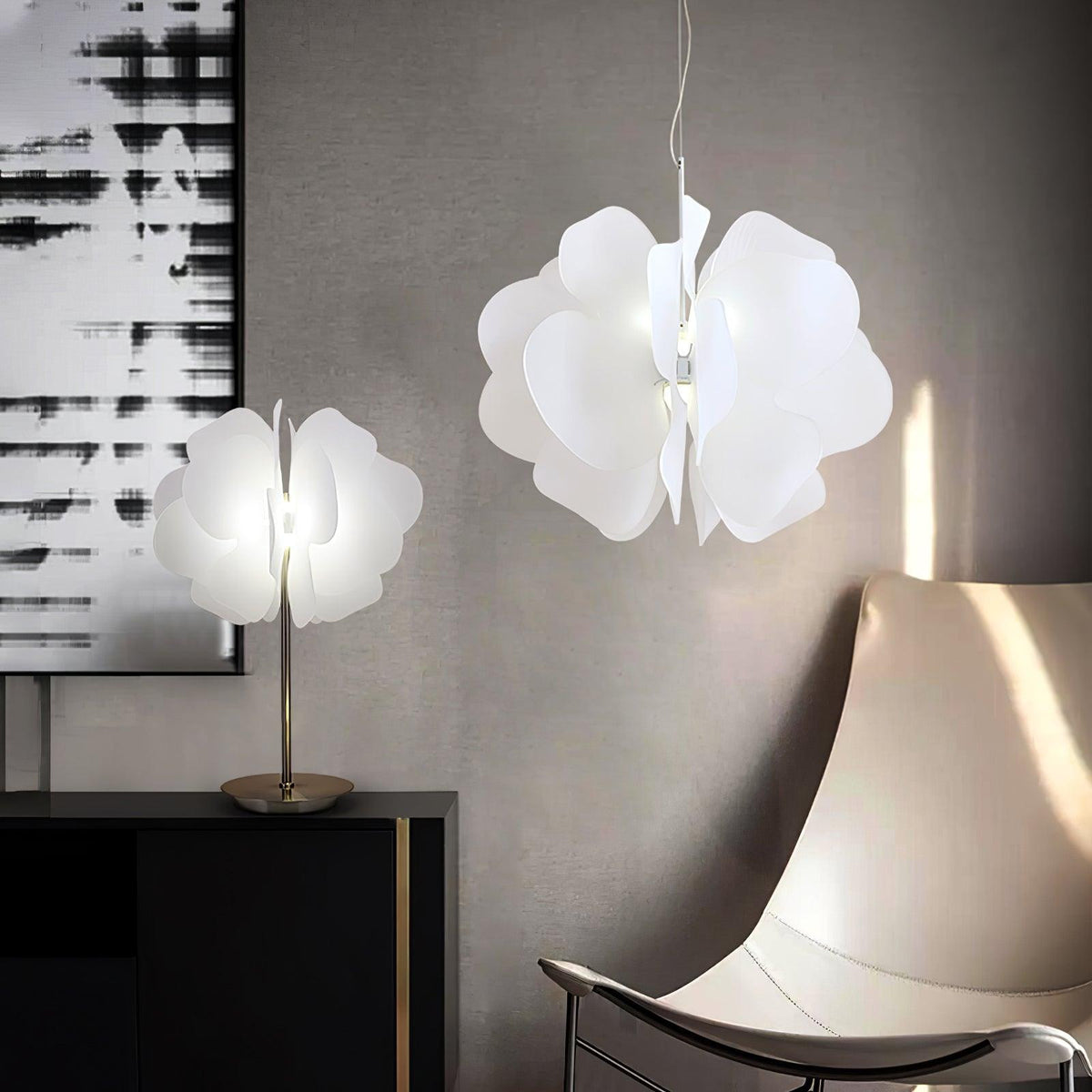 Orelisiella pendellampe i plast med blomstermotiv