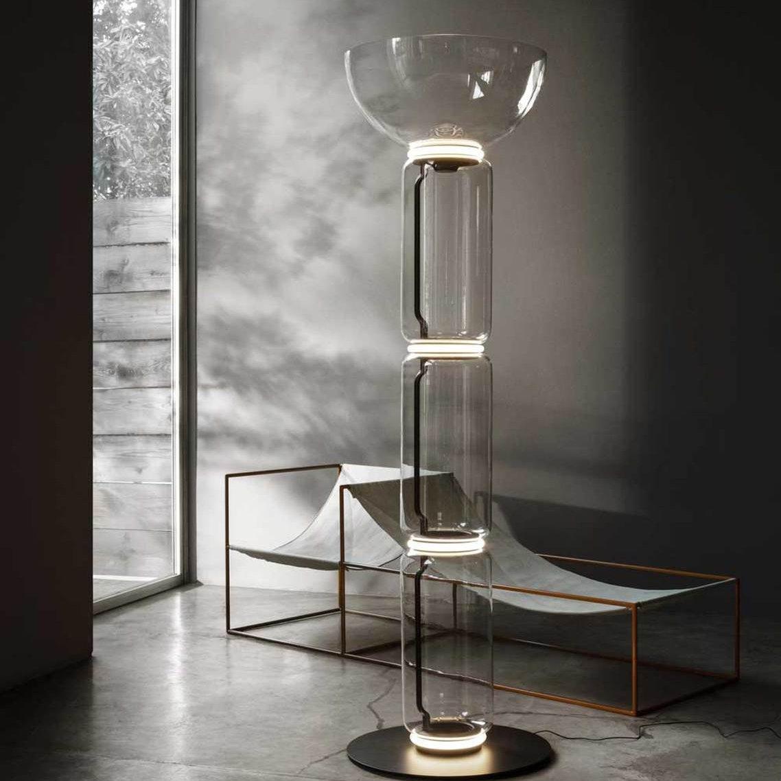 Cyrilys golvlampa i bambu och glas