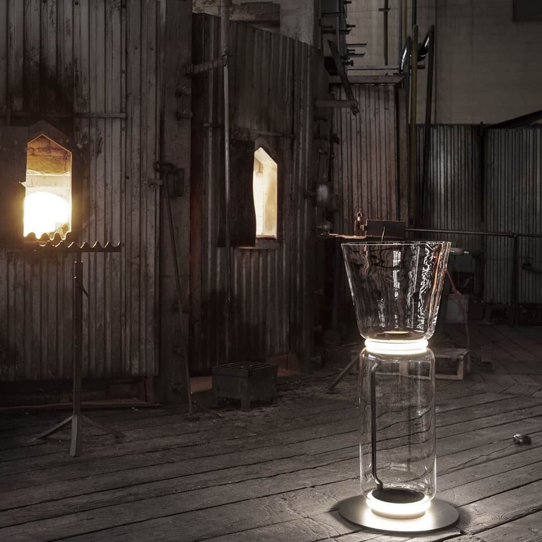 Cyrilys golvlampa i bambu och glas