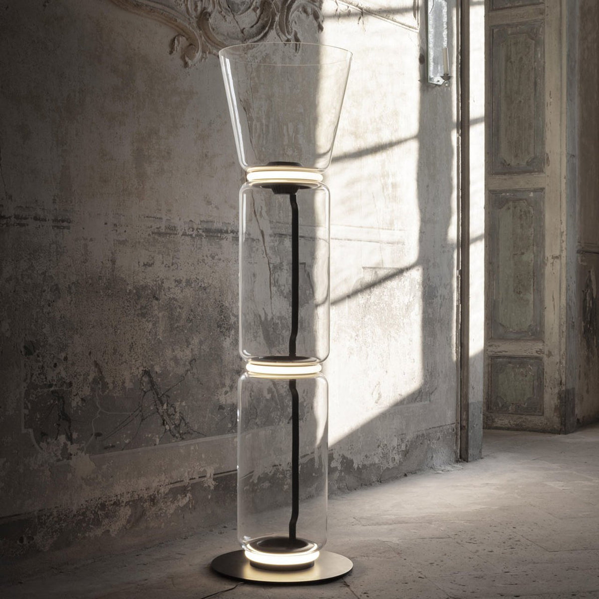 Cyrilys golvlampa i bambu och glas