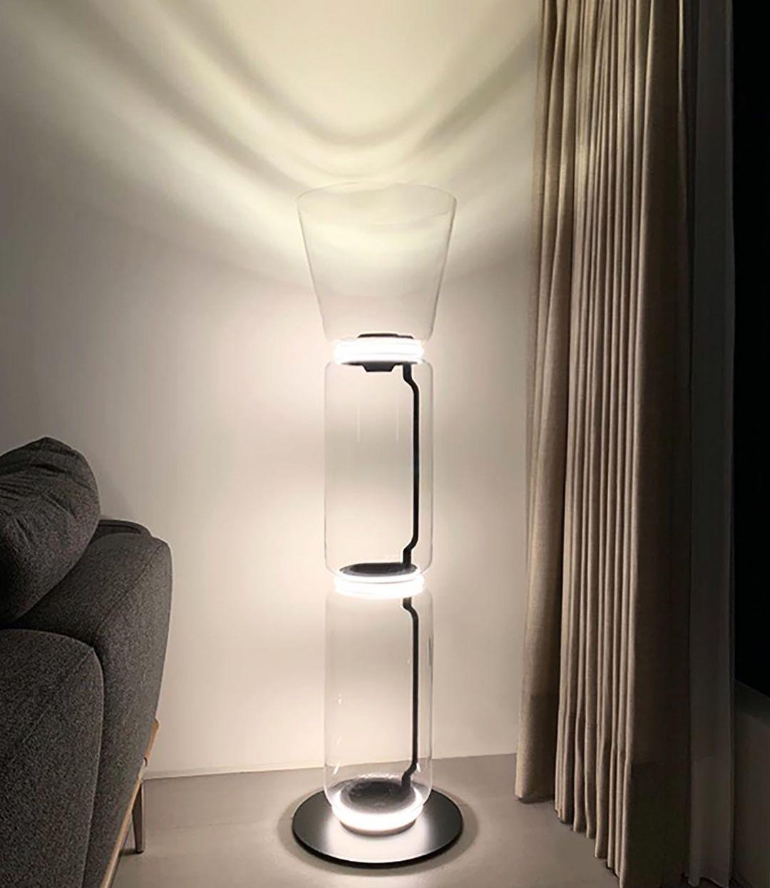 Cyrilys golvlampa i bambu och glas
