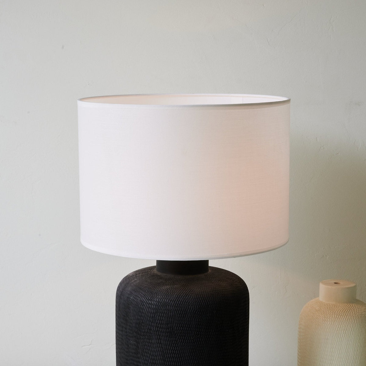 Burce moderne bordlampe i keramik