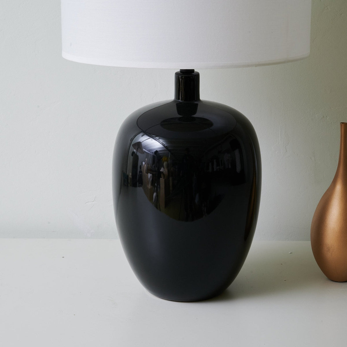 Derek moderne bordlampe i keramik