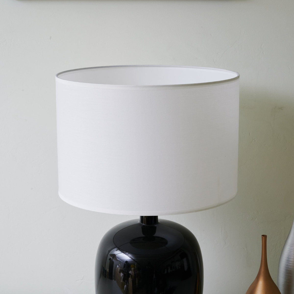 Derek moderne bordlampe i keramik
