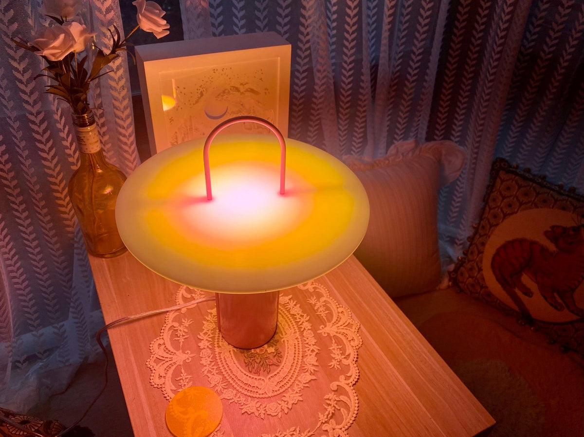 Hattie moderne bordlampe