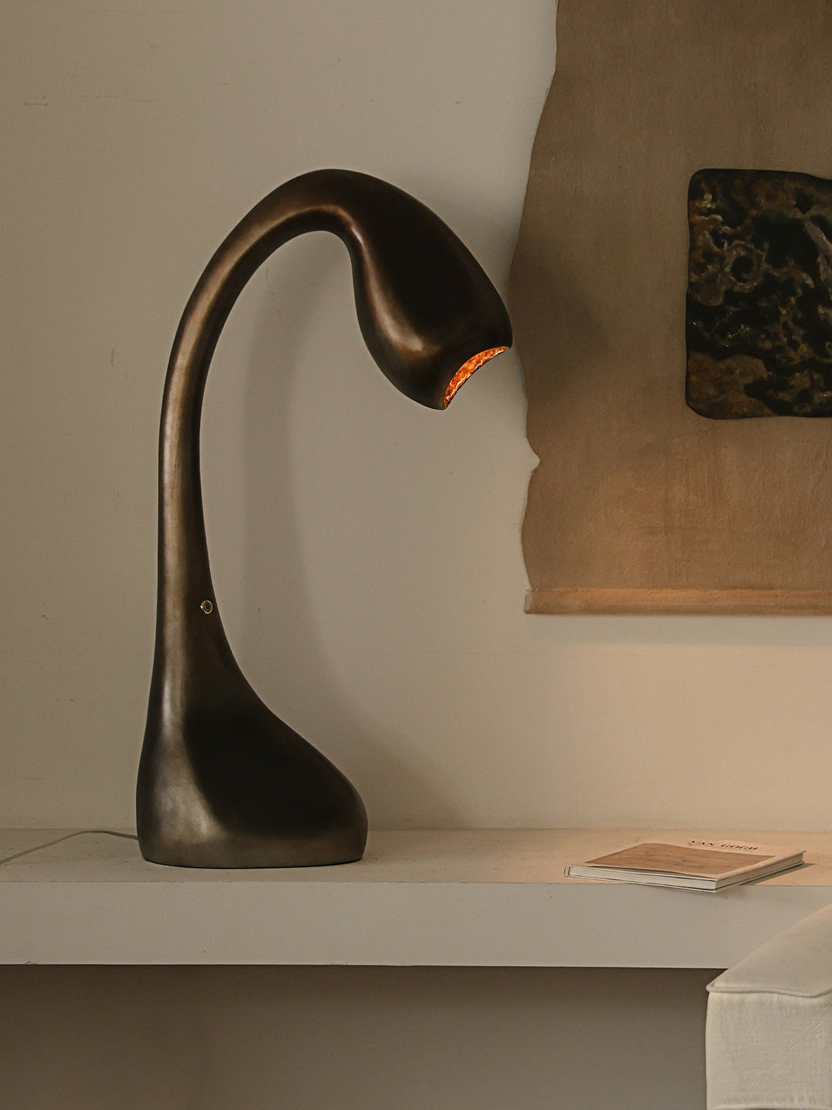 Kyns skulpturelle bordlampe