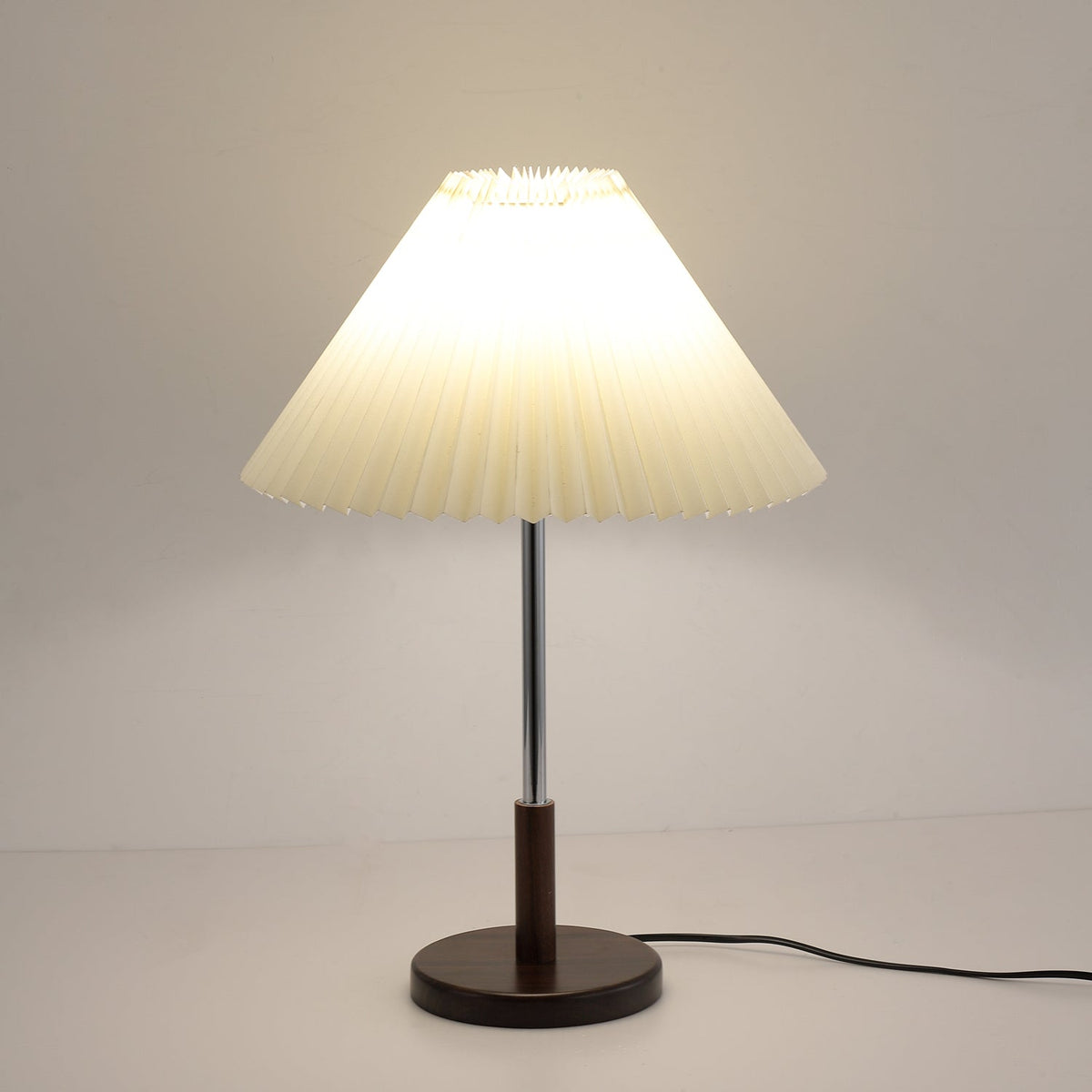 Syliriella moderne bordlampe i træ