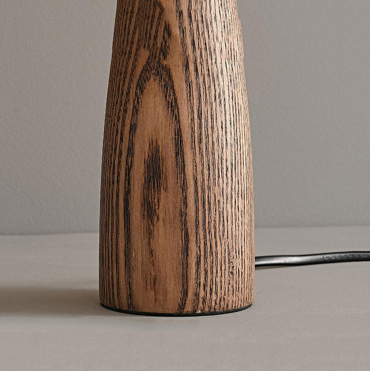 Soma bordlampe Nora i træ