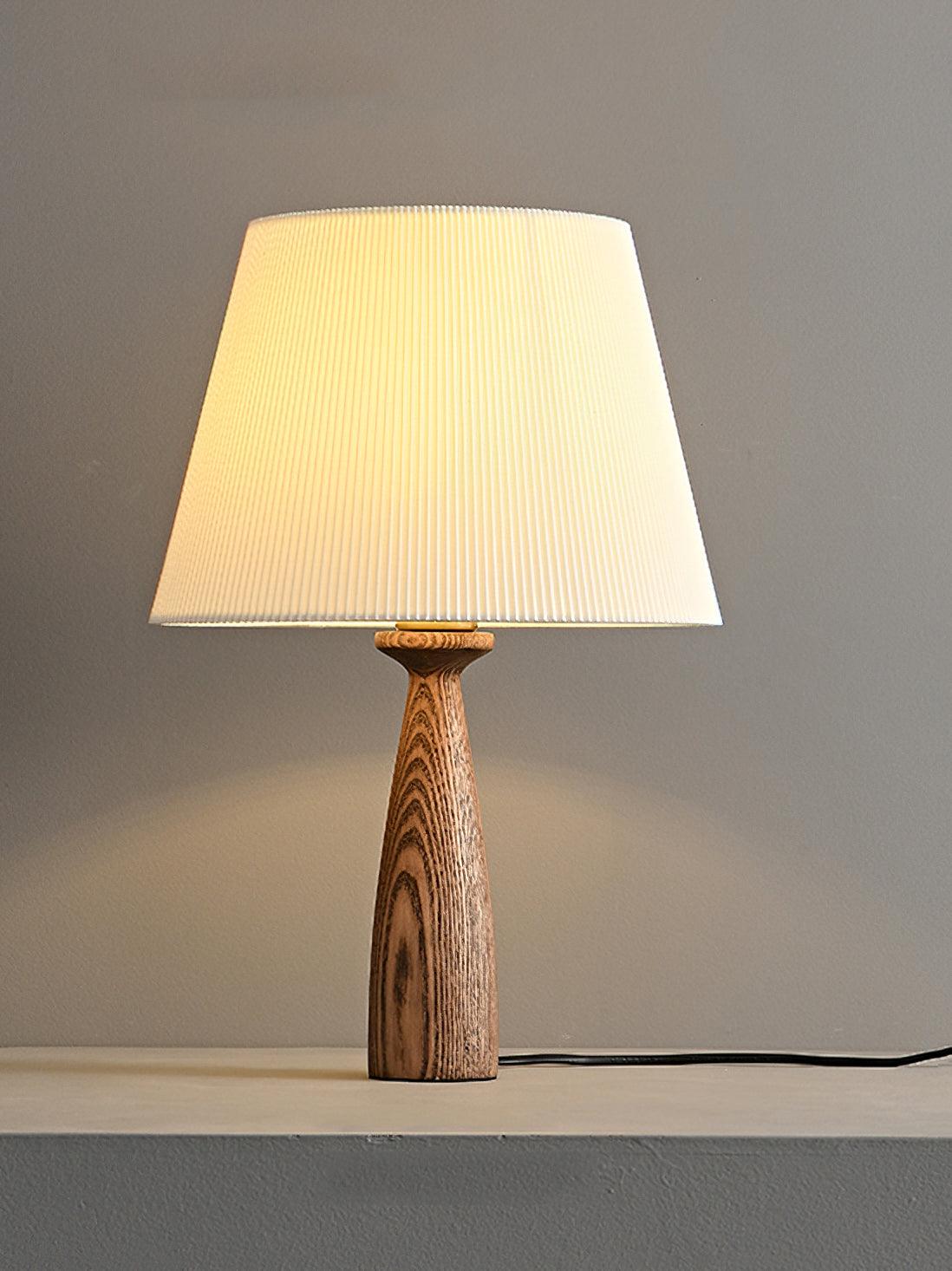 Soma bordlampe Nora i træ