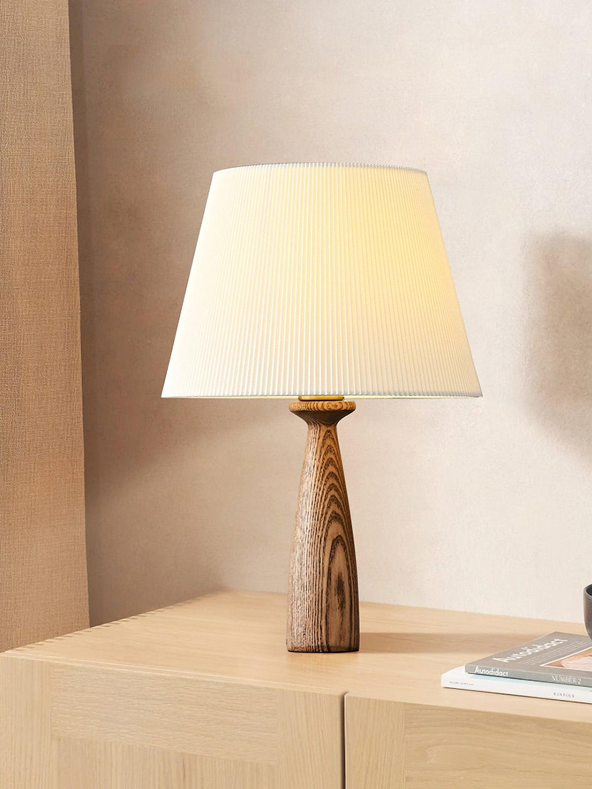 Soma bordlampe Nora i træ
