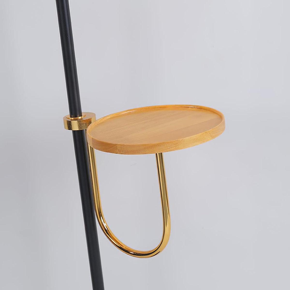 Candeeiro de pé Tild de madeira e silicone