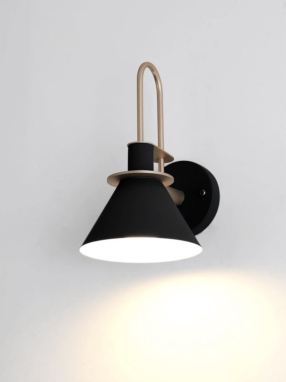 Solerine minimalistisk vägglampa i svart och guld