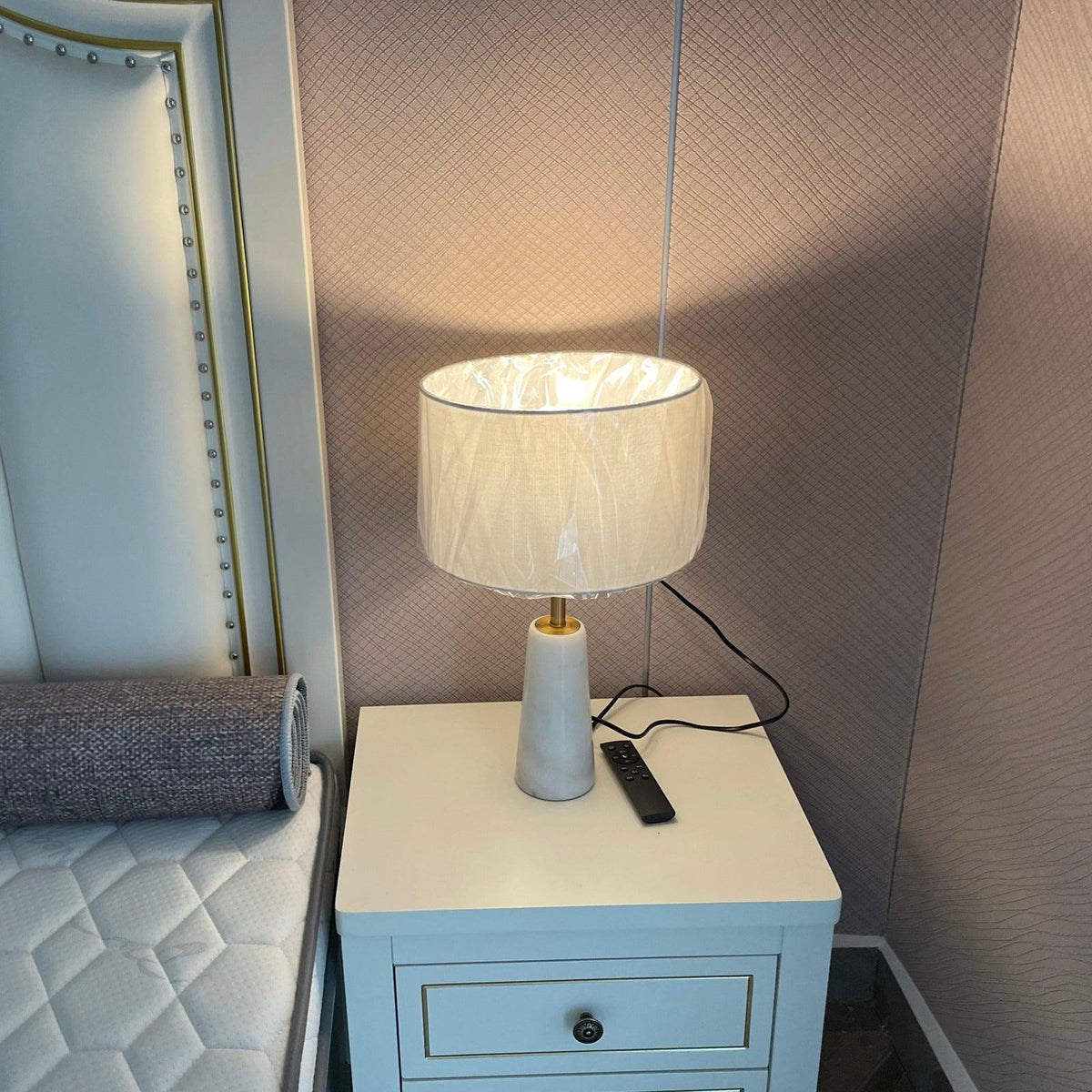 Ophaion Wabi-Sabi-skrivebordslampe i marmor