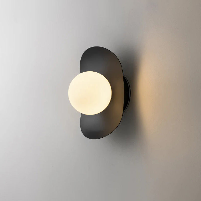 Cirerelia vägglampa
