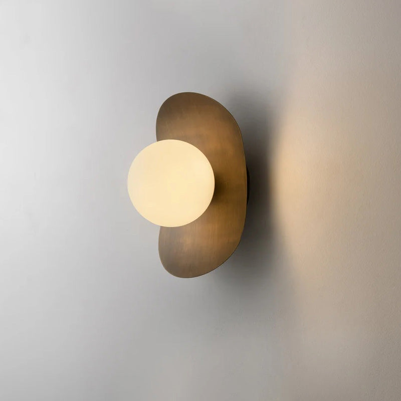Cirerelia vägglampa
