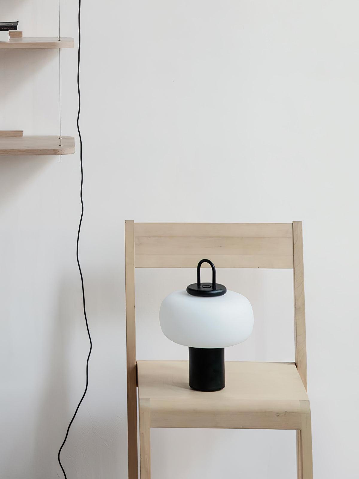 Candeeiro de mesa minimalista Reveny