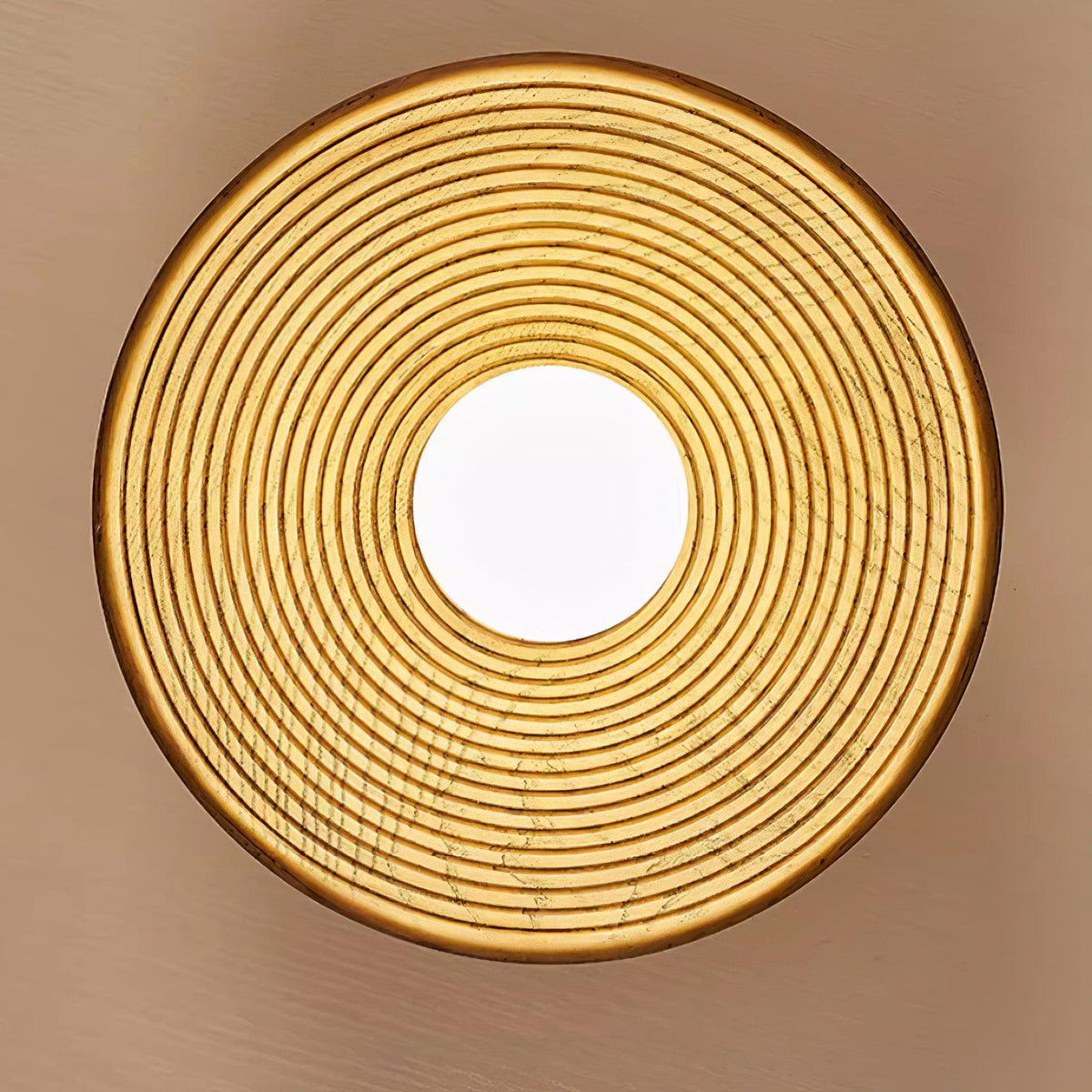 Zira-puinen uppoasennettava kattovalaisin pyöreällä pallovarjostimella