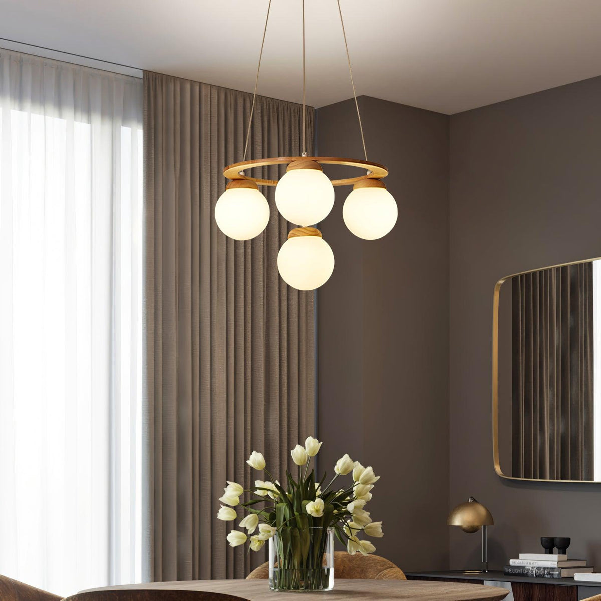 Candeeiro de lustre Aelion com aro de madeira e globos de vidro opalino