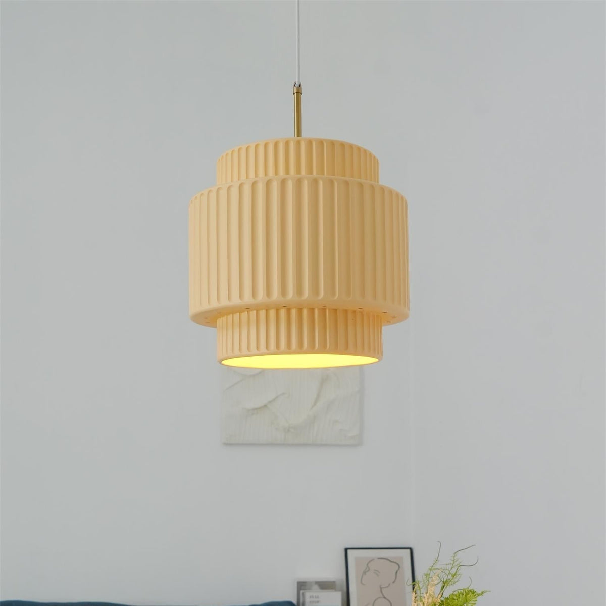 Terioriella pendel-lampe med ribbet skærm