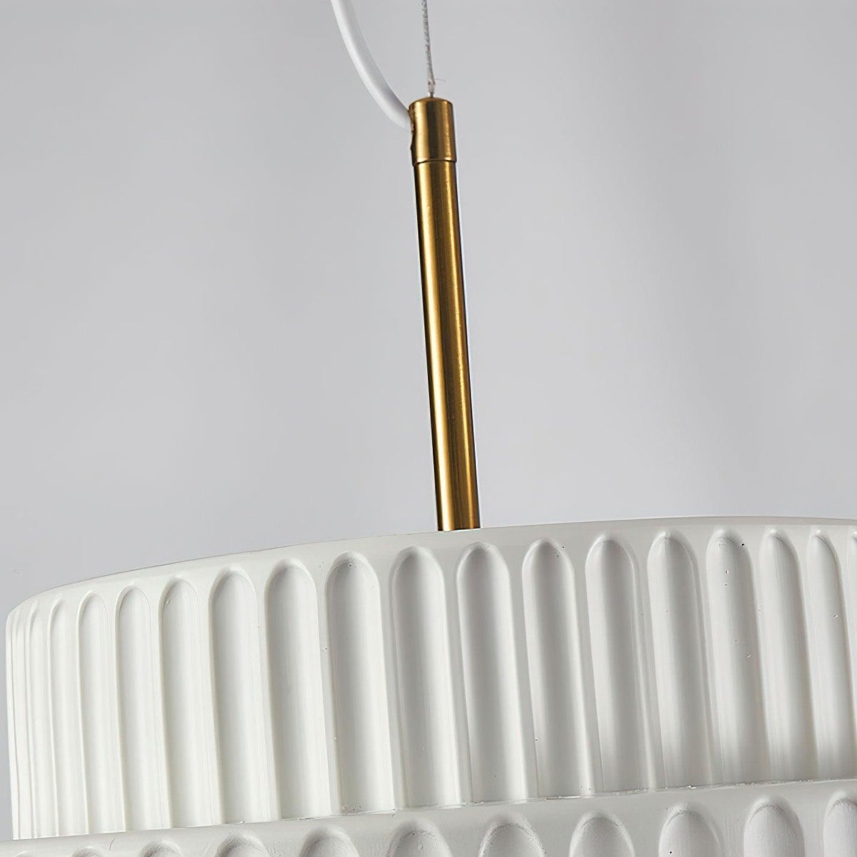 Terioriella pendel-lampe med ribbet skærm