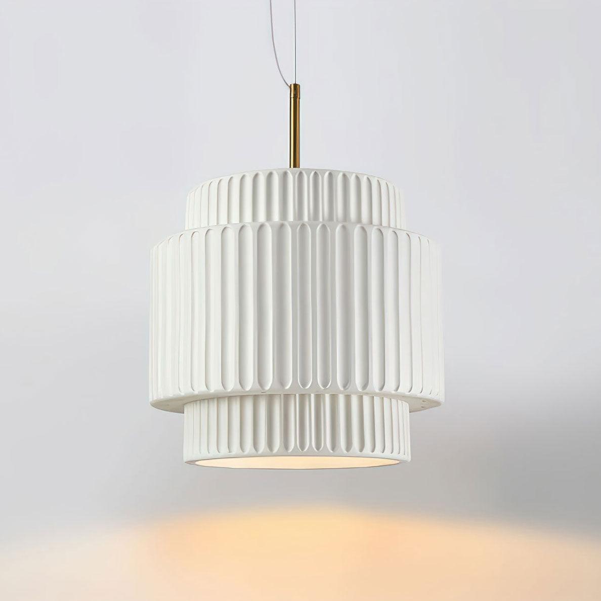 Terioriella pendel-lampe med ribbet skærm