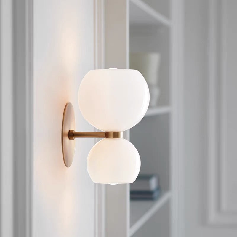 Valentina moderne timeglasformet LED-væglampe i metal/glas, hvid, stue