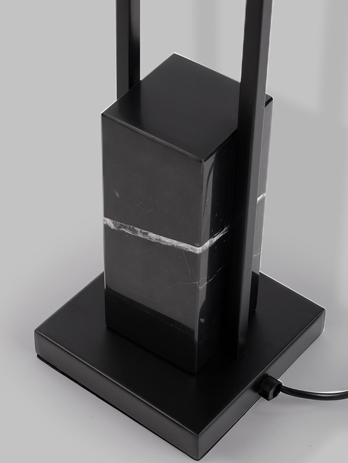 Alio modern golvlampa i marmor