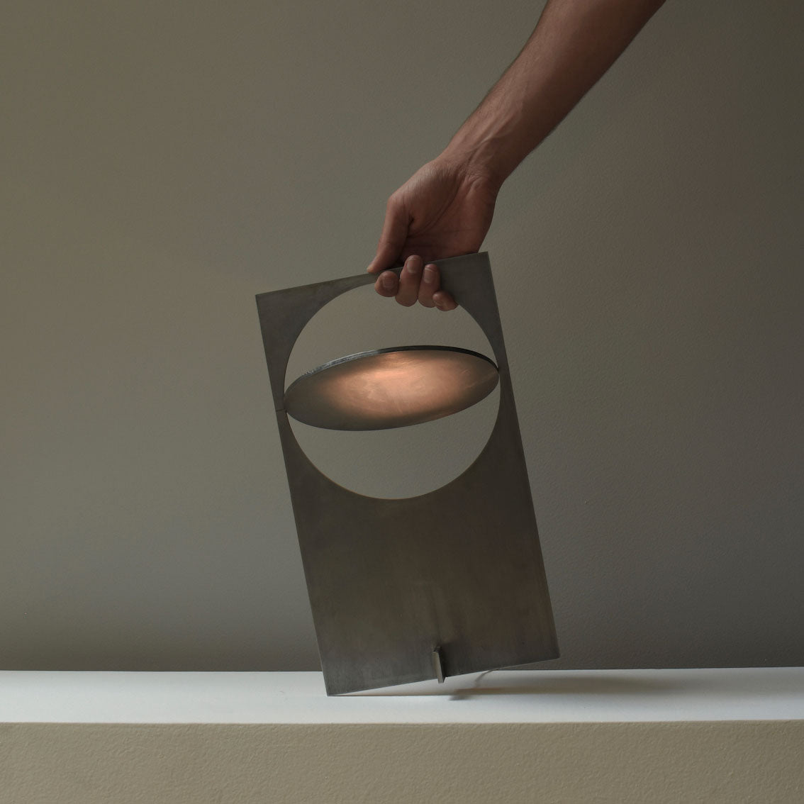 Sixor futuristisk stålbordlampe