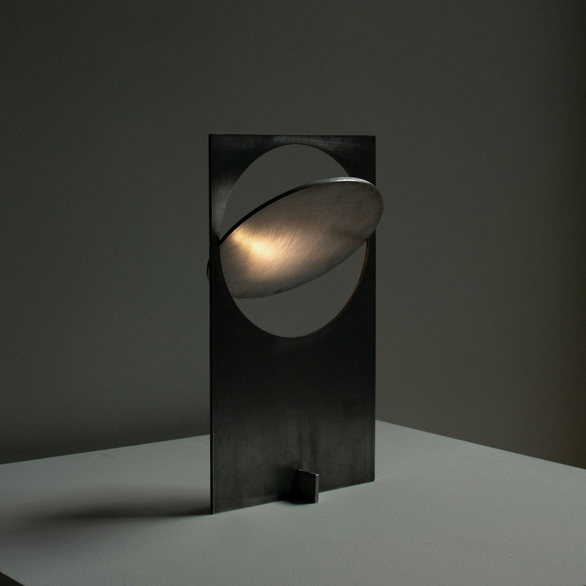 Sixor futuristisk stålbordlampe