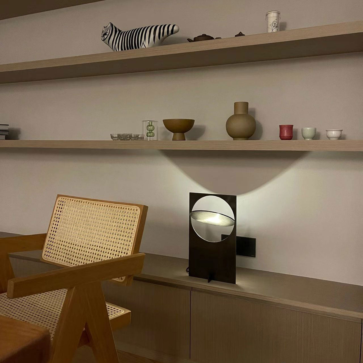 Sixor futuristisk stålbordlampe