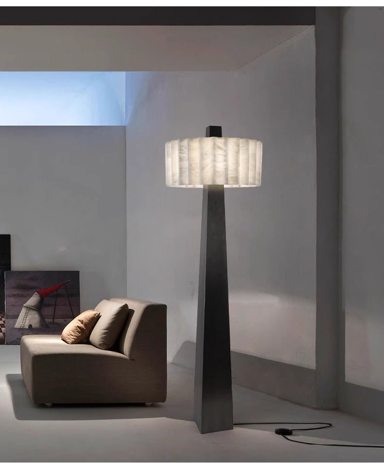Wolve golvlampa i alabaster med obelisk