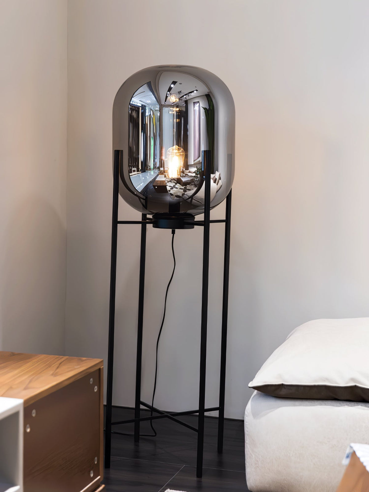 Liorivelia industriel gulvlampe i glas