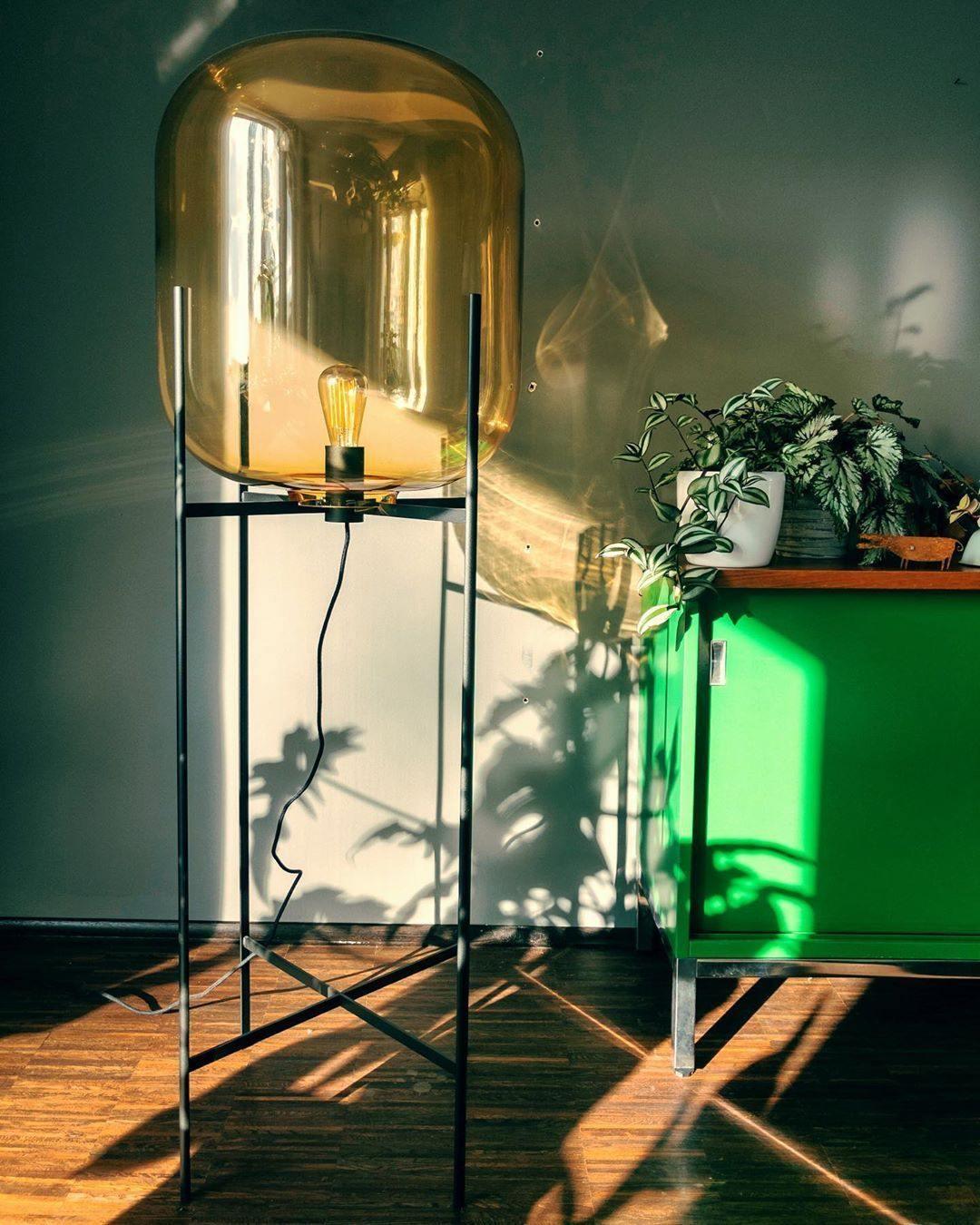 Liorivelia industriel gulvlampe i glas