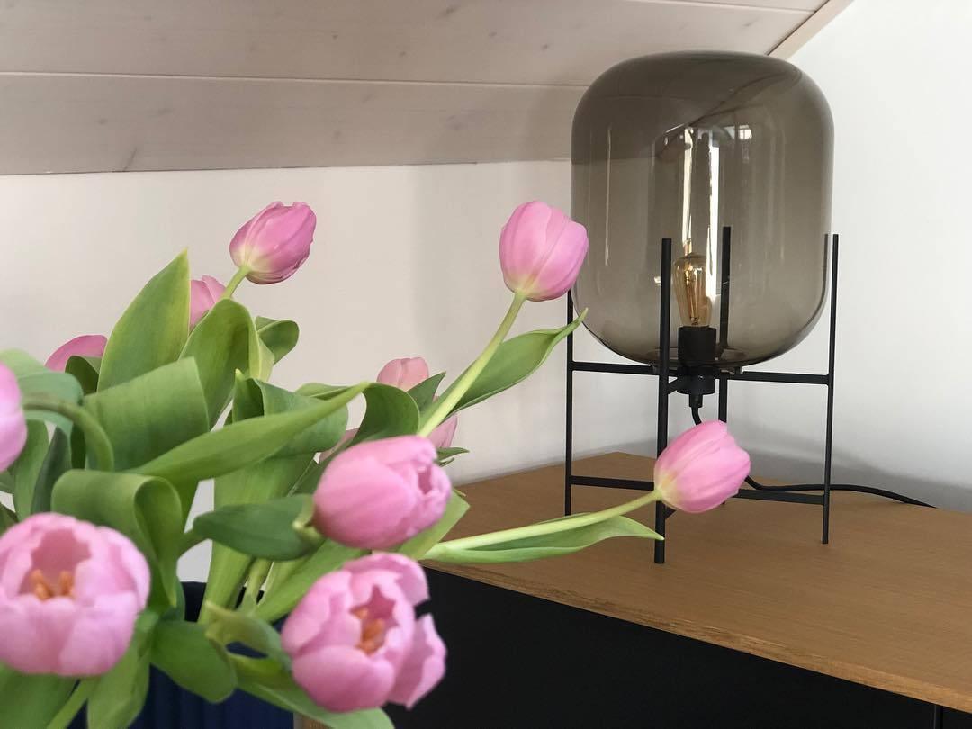 Liorivelia industriel gulvlampe i glas