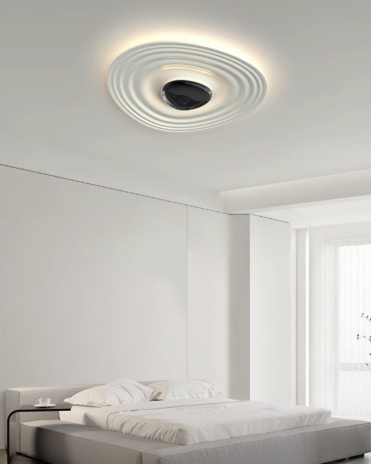 Idra modern skulptural taklampa med vågformad ring