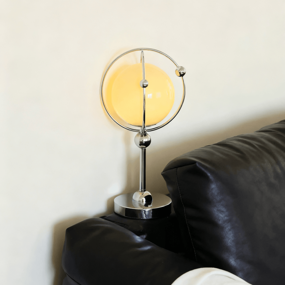 Norarira Orb Cage bordslampa