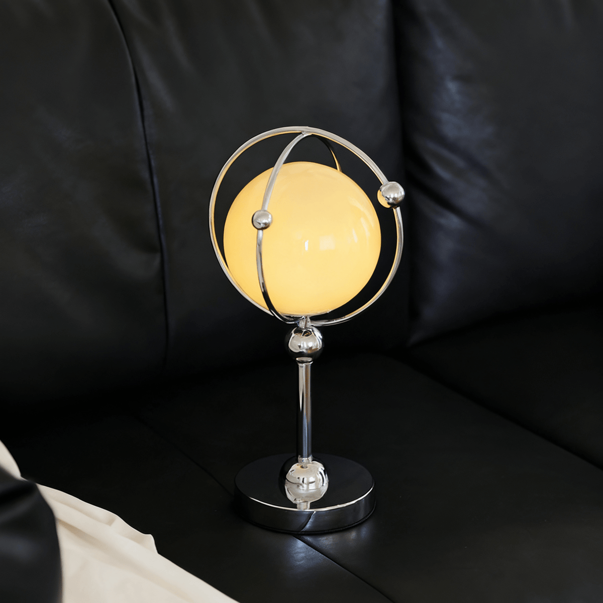 Norarira Orb Cage bordslampa