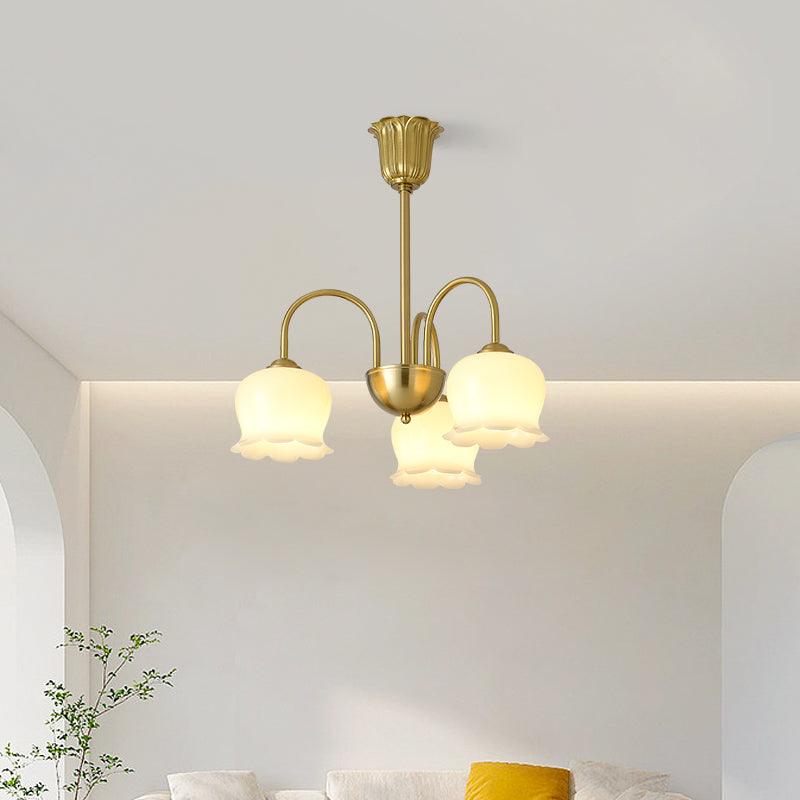 Candeeiro Solenora em latão, elegante, com braços curvos