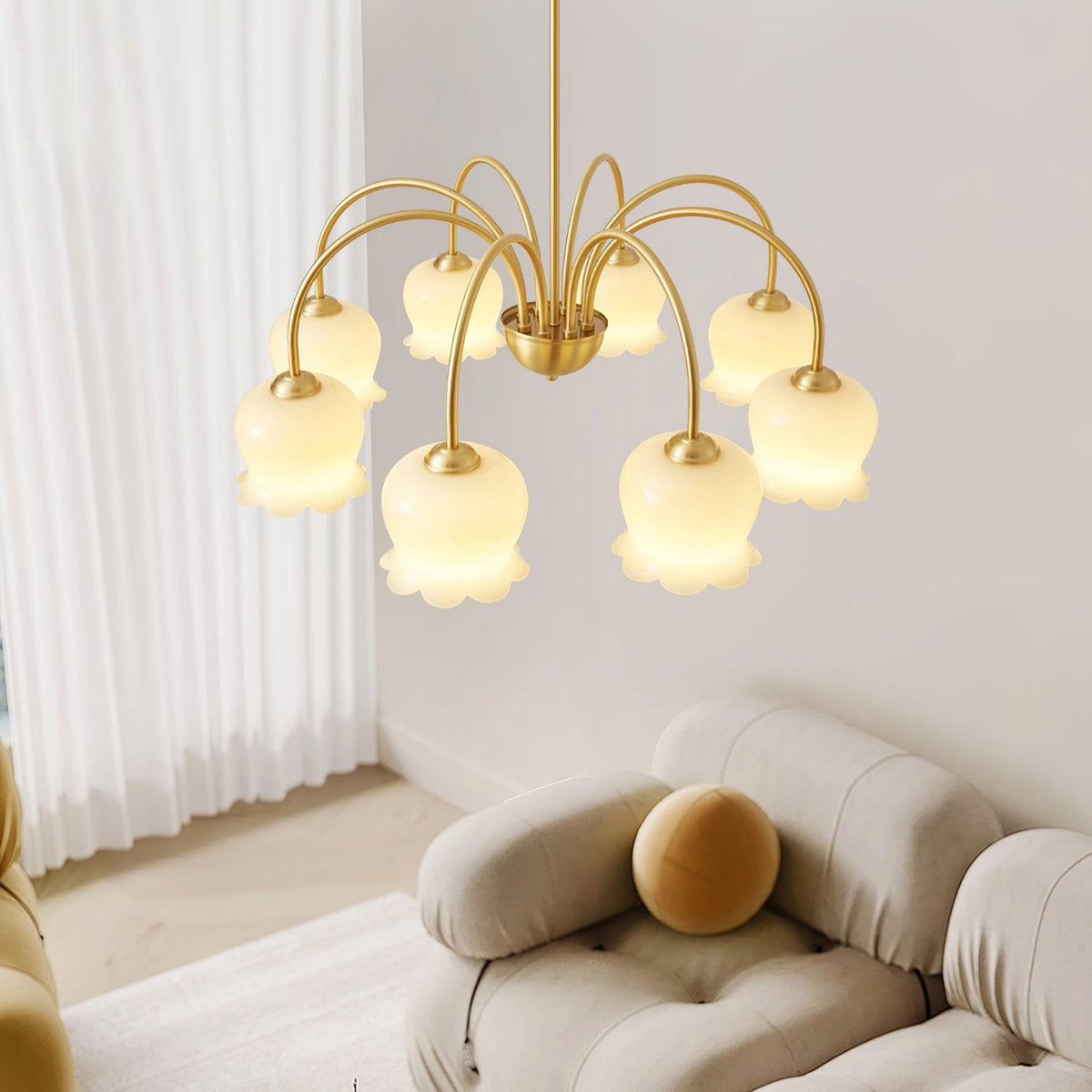 Candeeiro Solenora em latão, elegante, com braços curvos