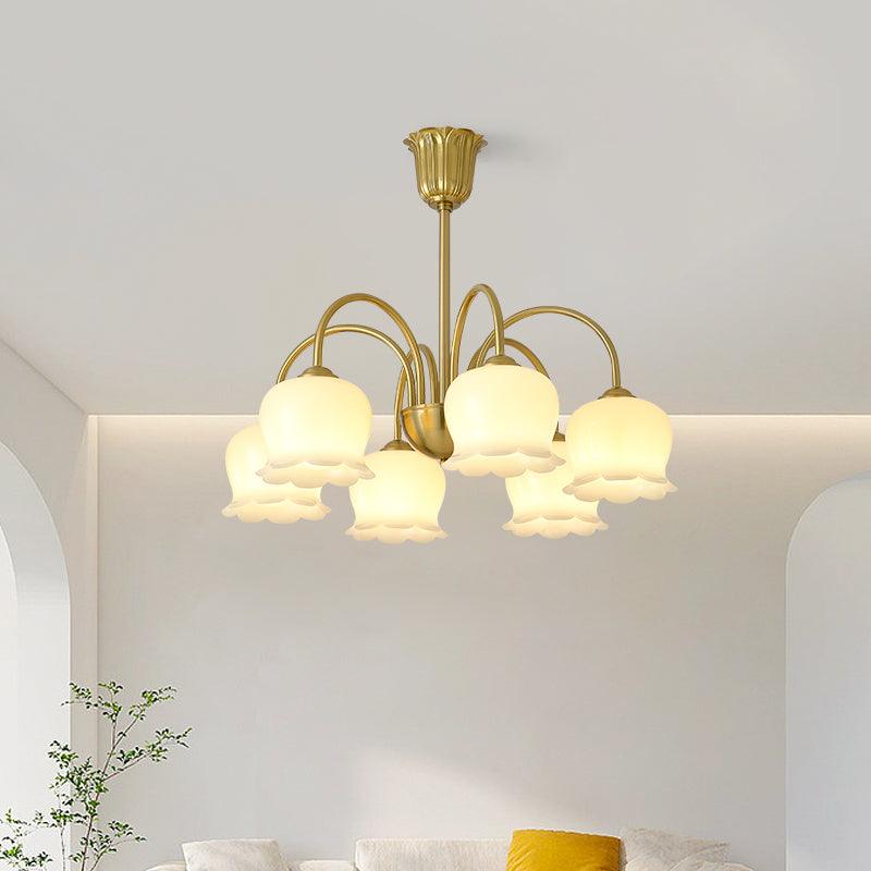 Candeeiro Solenora em latão, elegante, com braços curvos